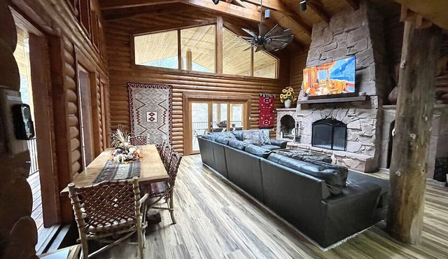 Classic mountain retreat Right on the stream Hot tub Wood-burning fireplace Set in Sundance Canyon in Provo