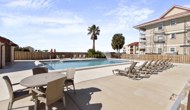 Treasure by the Sound-Sound Front Studio with Community Pool/Private Pier in Navarre