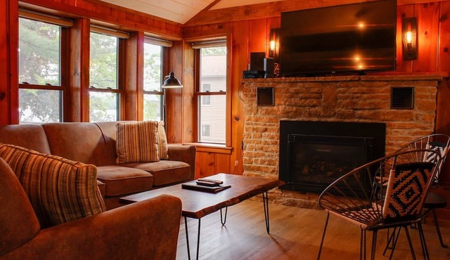 Vintage Cottage on Lake Delton in Wisconsin Dells