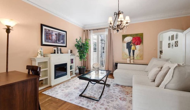 Luxury upper flat Marina private condo, 1 block from Bay in San Francisco