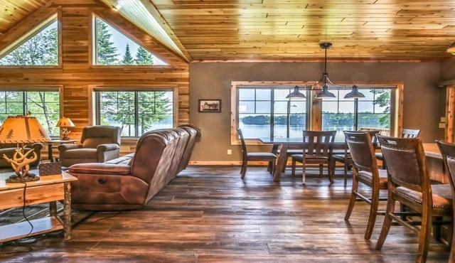 Whitetail Ridge: Lakefront Home, FREE Wi-Fi/Firewood, Generator, No Cleaning Fee in St.Germain