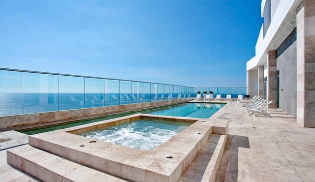 Beautiful luxury apartment with ocean view balcony in Cartagena