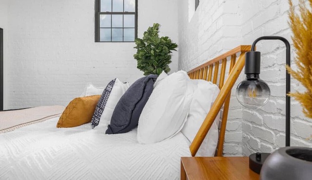 Stay in heart of Johnson City - Urban Loft