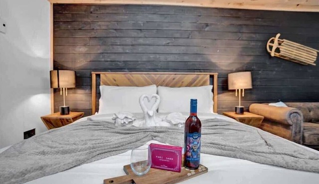 Pocono Bold & Modern | Firepits | Pet Friendly