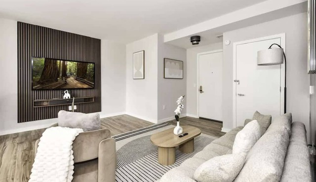 Stylish 2BR Stay with Gym, Parking & Rooftop Views in Arlington