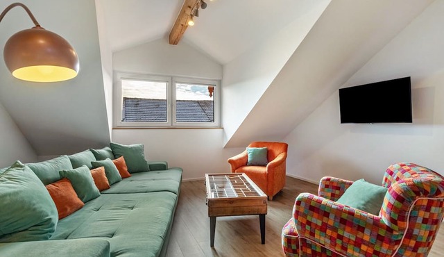 Apartment 12 – Two-Level Living with Separate Bedrooms and Well-Equipped Kitchen