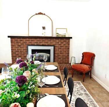 Luxury Wine Country Retreat- Pool, Hot Tub and Games in Niagara-on-the-Lake