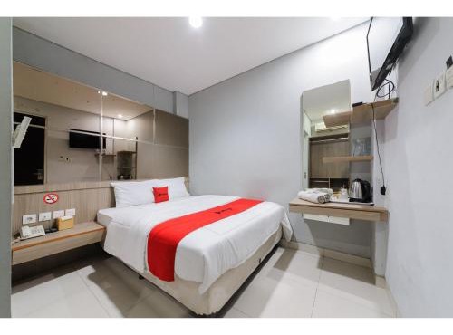 RedDoorz Plus near Grand Indonesia Jakarta